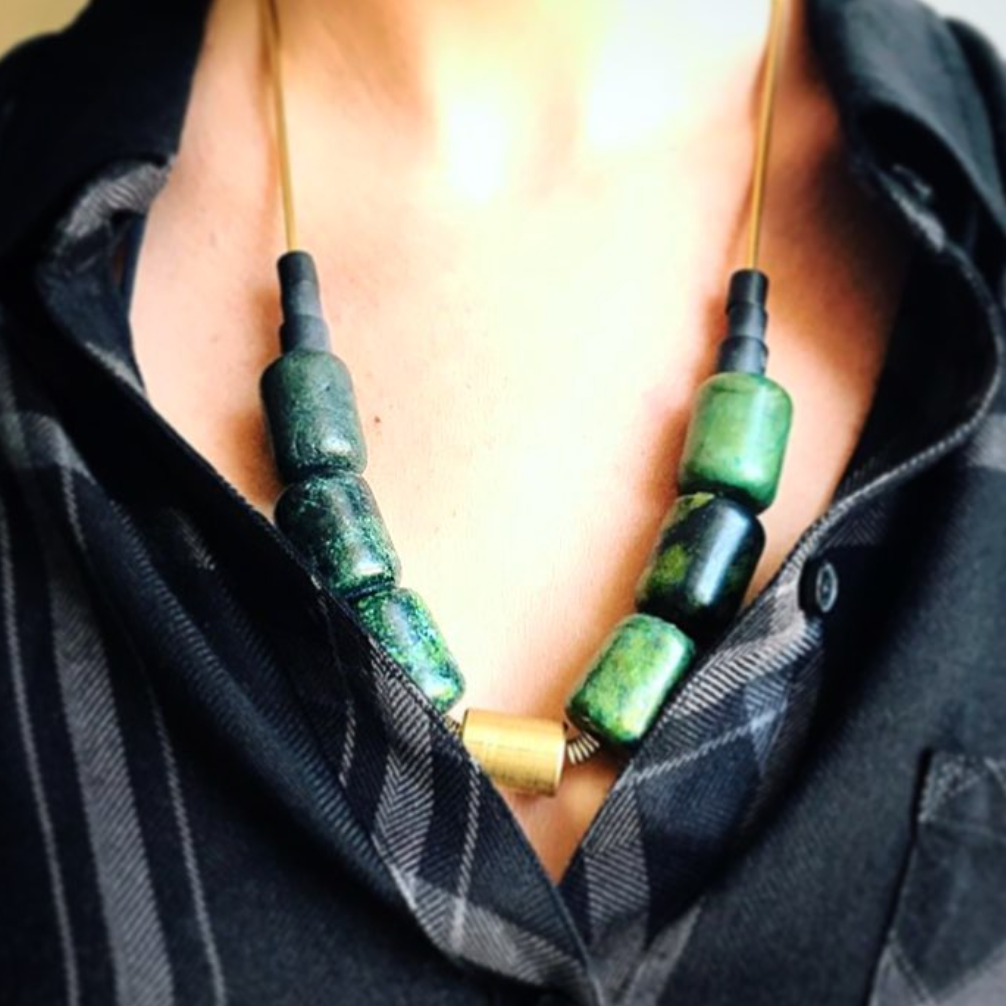 TLD221 Geometric green and black stone barrel necklace