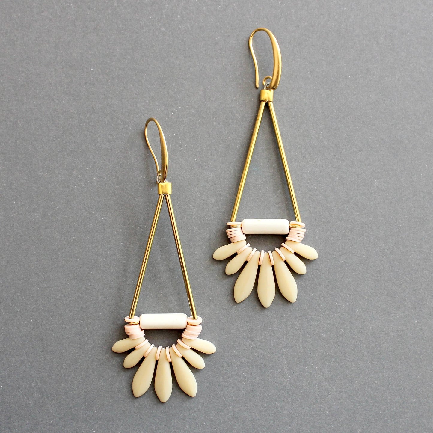 ISLE46 Cream and Pink Glass Fringe Dangle Earrings