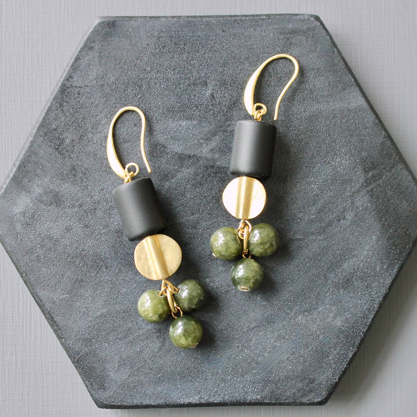 JLTE38 Black and Green Cluster Dangle Earrings