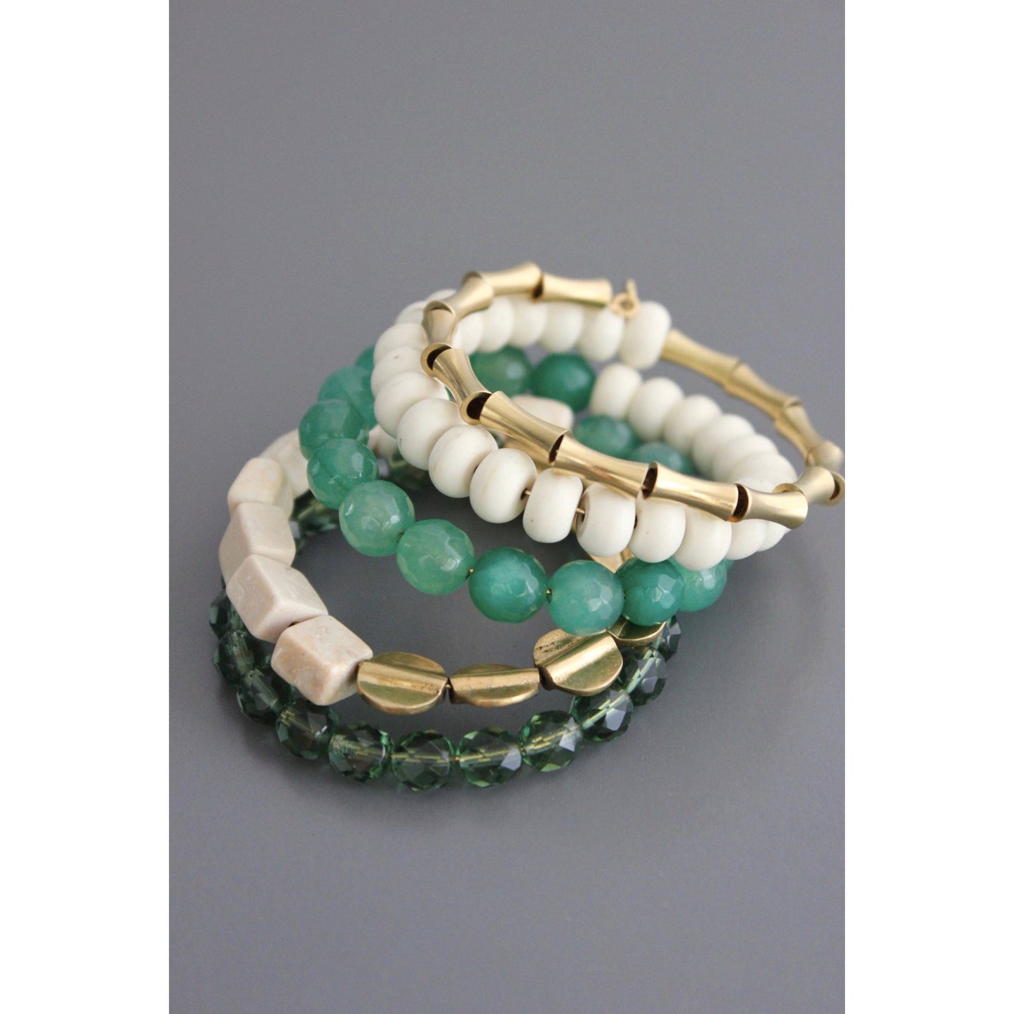 BKNB04 Green and white wrap bracelet