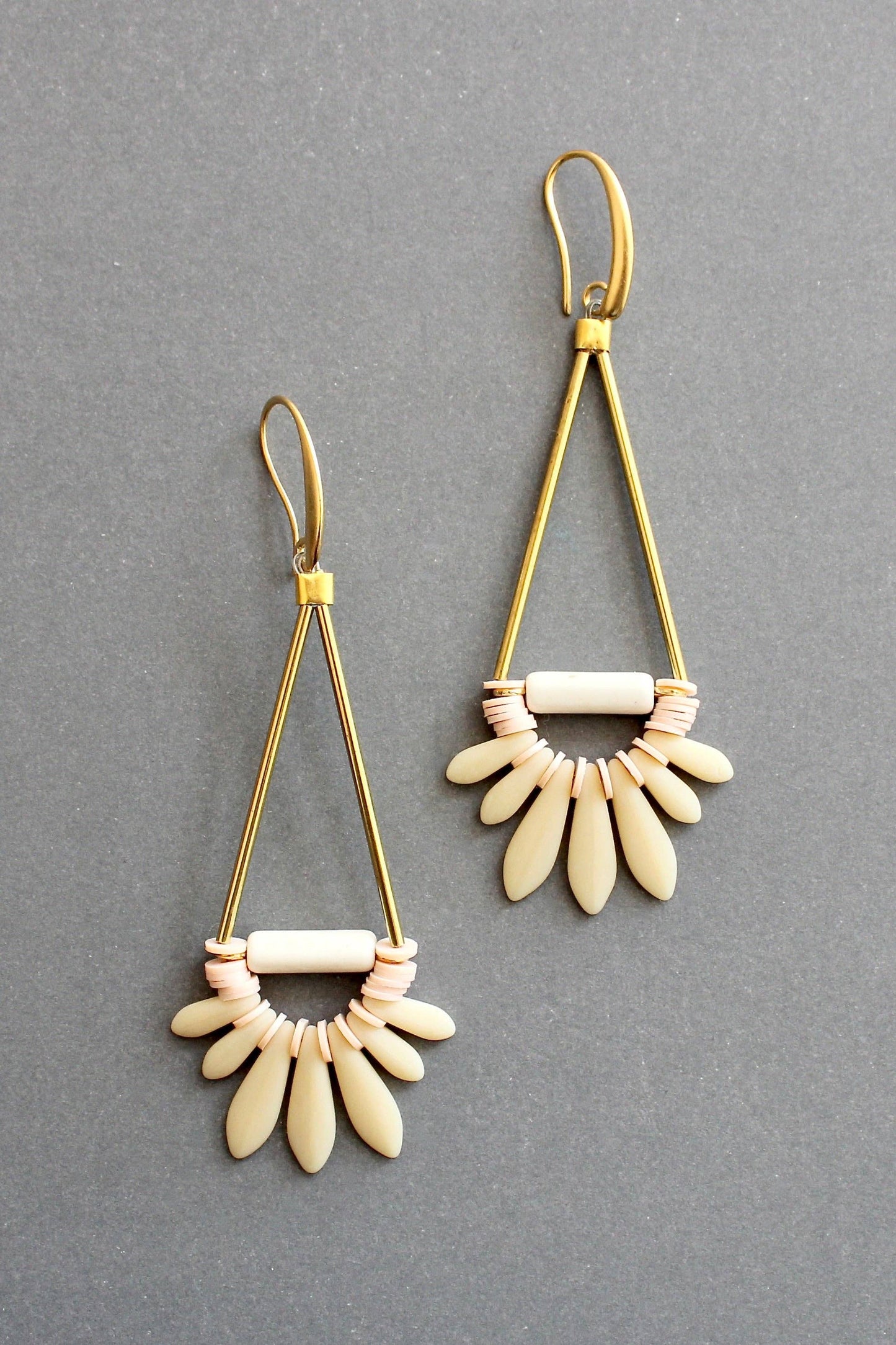 ISLE46 Cream and Pink Glass Fringe Dangle Earrings