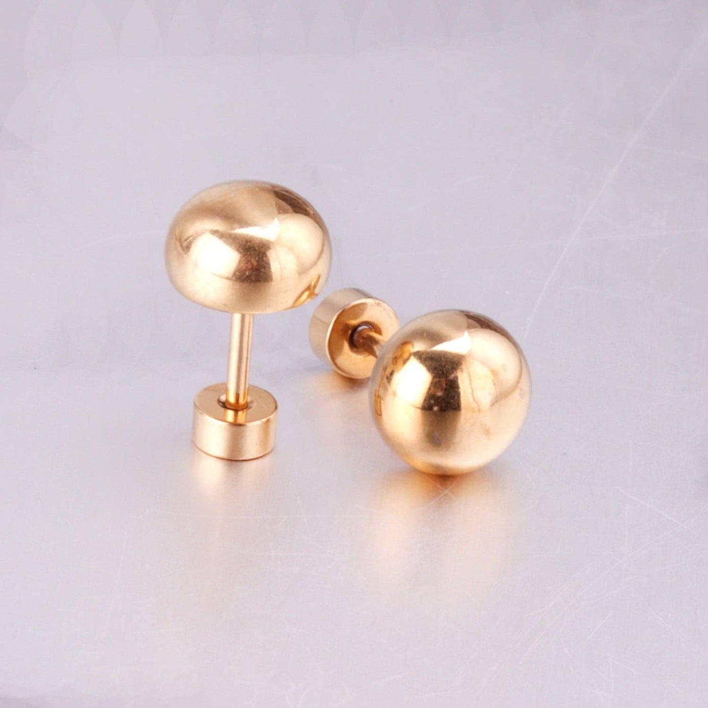 Screwback Stud Earrings - Vera Round - 8mm