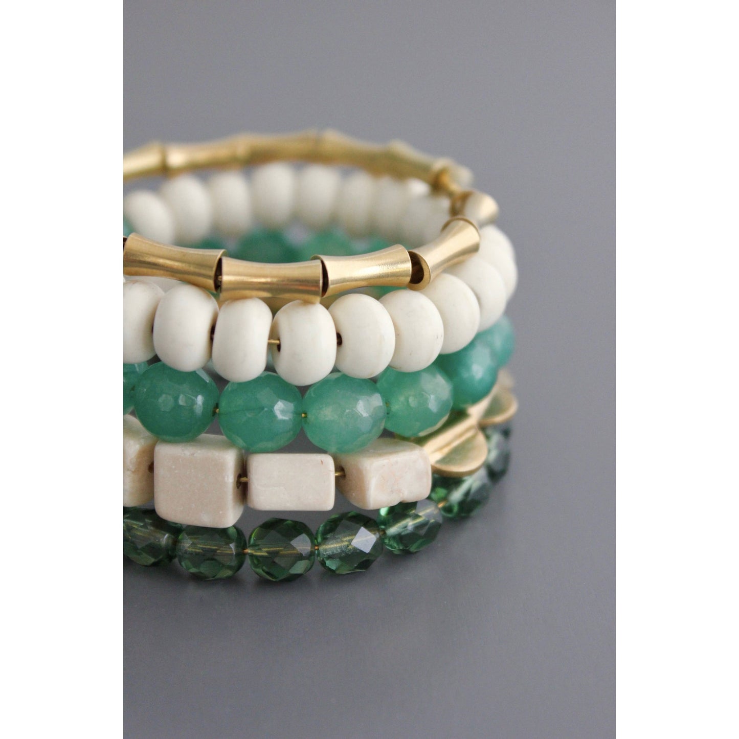 BKNB04 Green and white wrap bracelet