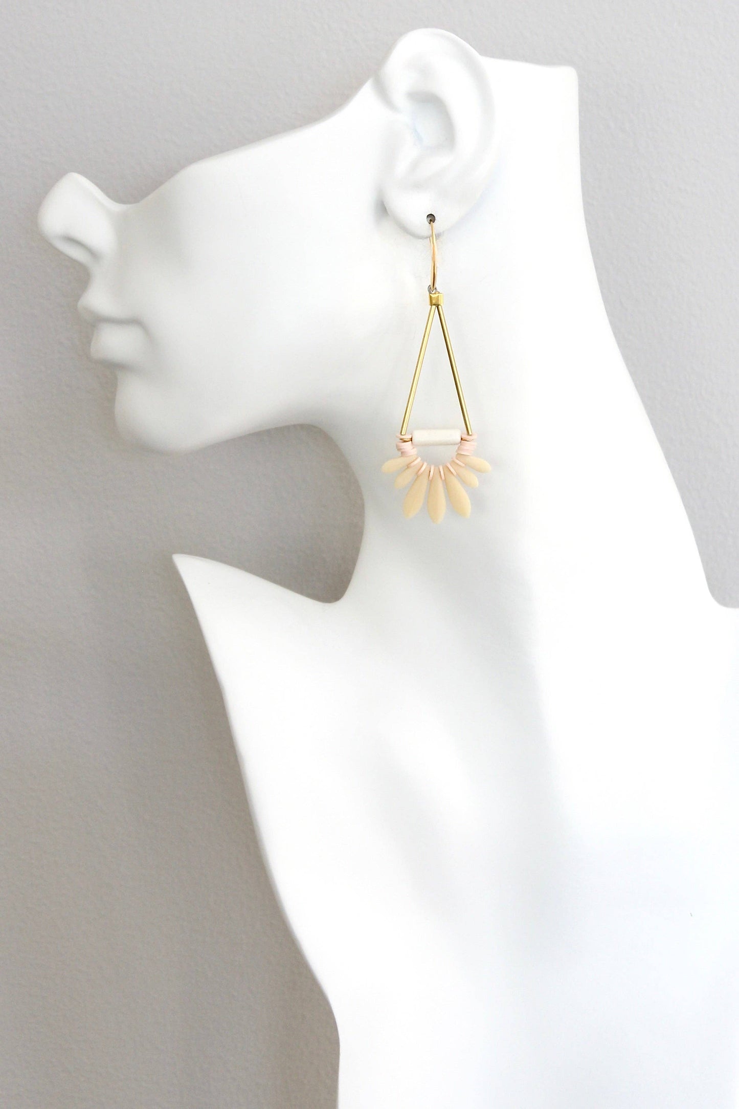 ISLE46 Cream and Pink Glass Fringe Dangle Earrings