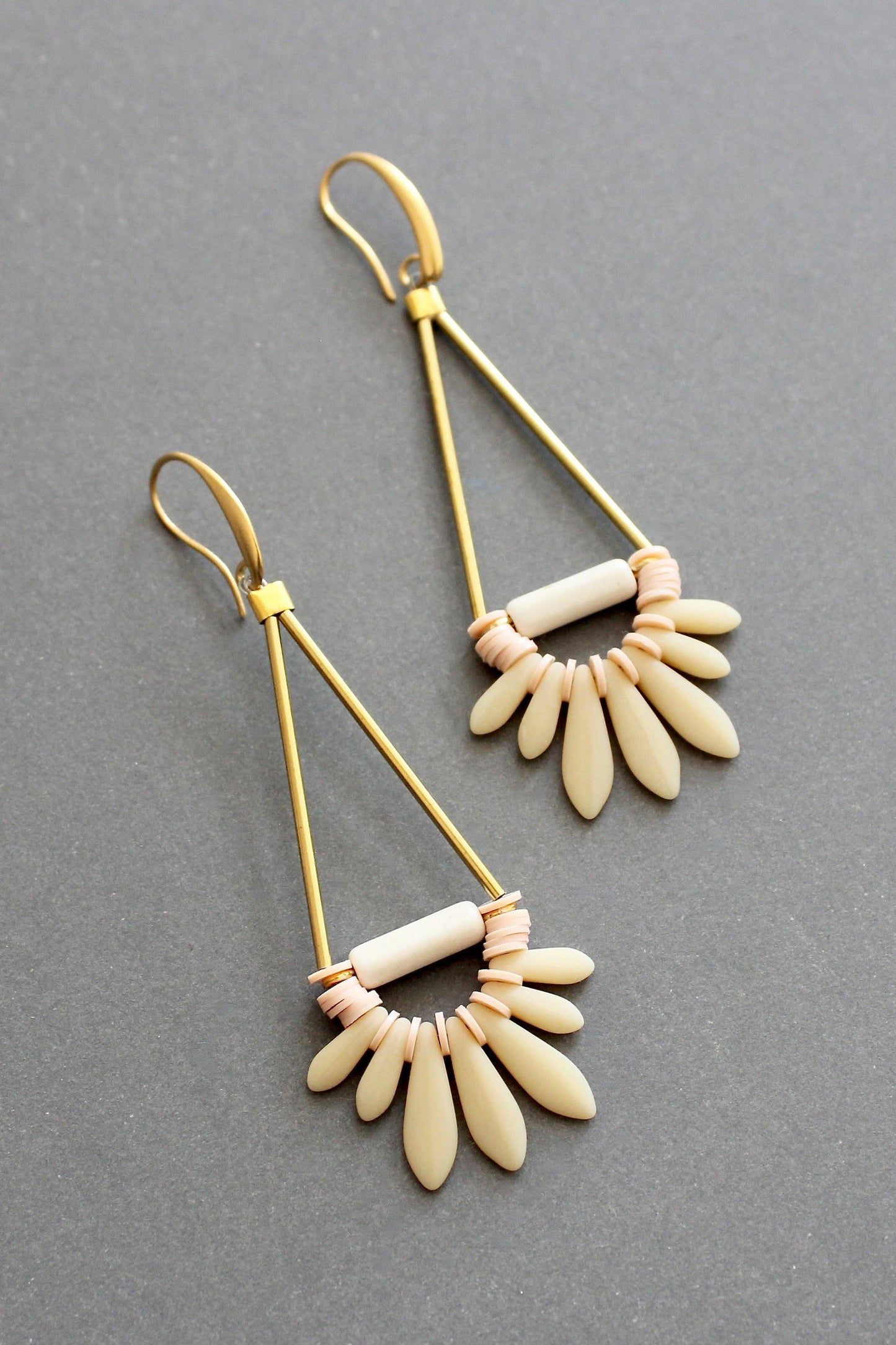ISLE46 Cream and Pink Glass Fringe Dangle Earrings