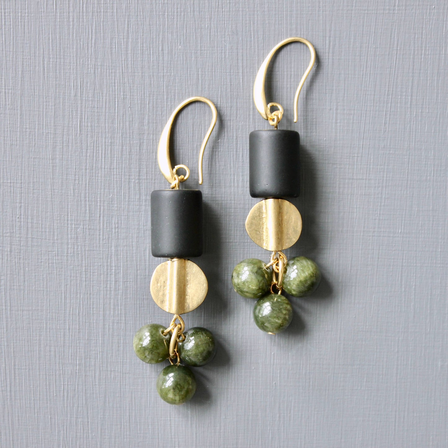 JLTE38 Black and Green Cluster Dangle Earrings