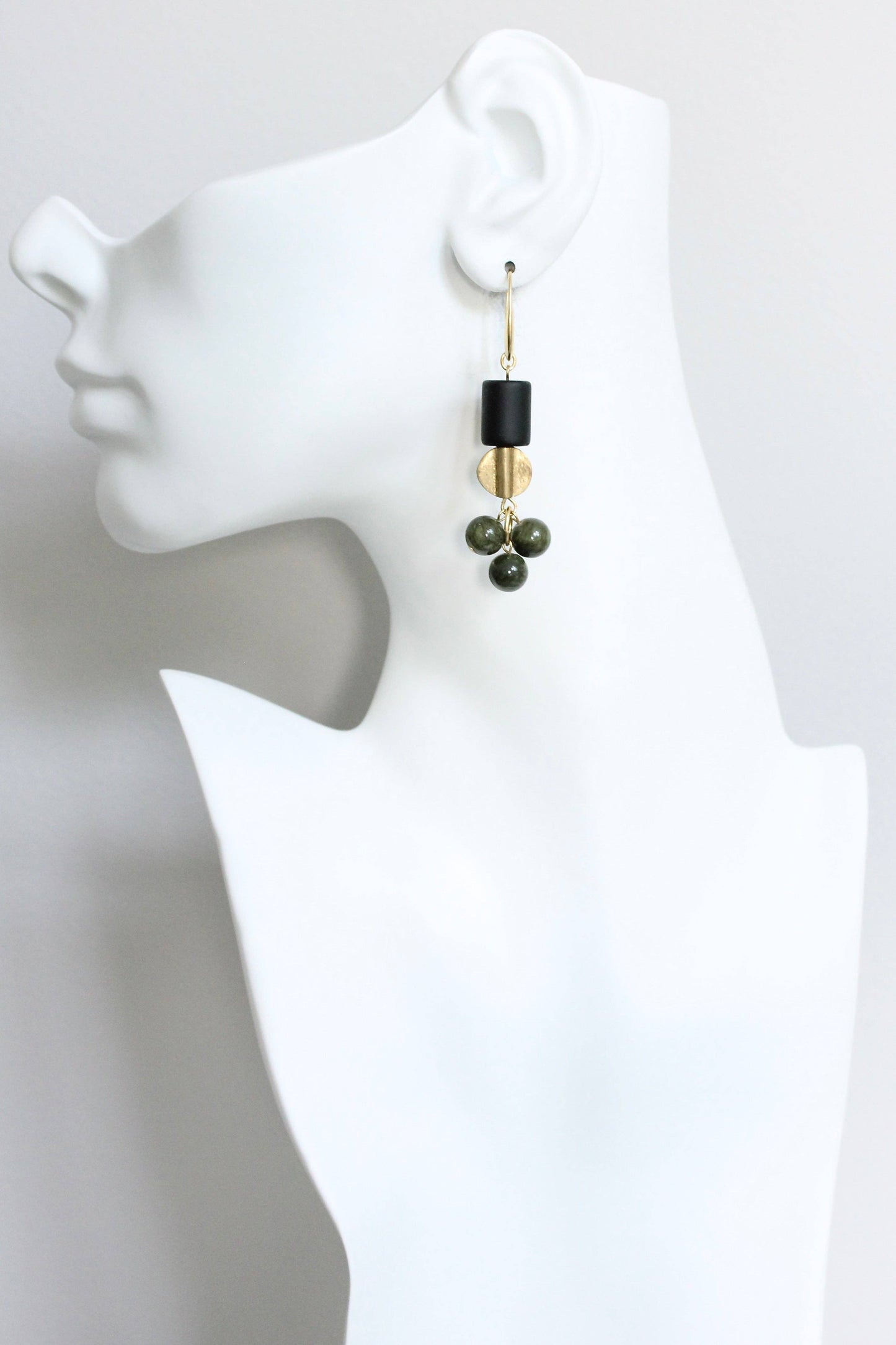 JLTE38 Black and Green Cluster Dangle Earrings