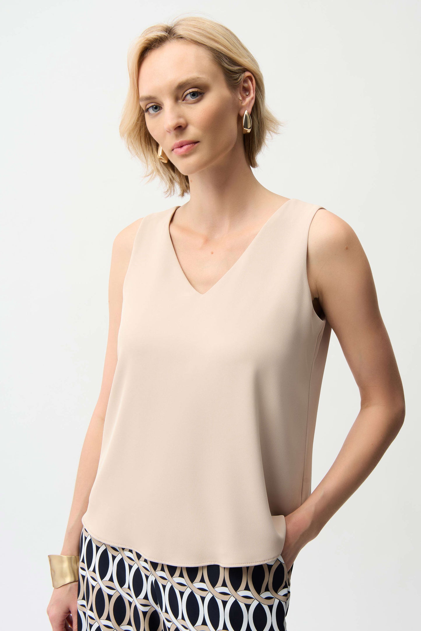 Woven Twill Sleeveless Straight Top With V-necklineline Parchment