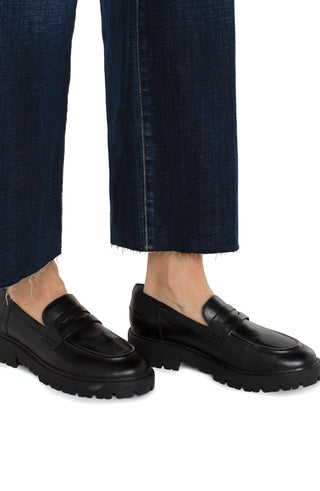 Stride Crop with Wide Raw Hem
