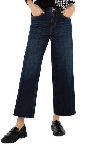 Stride Crop with Wide Raw Hem