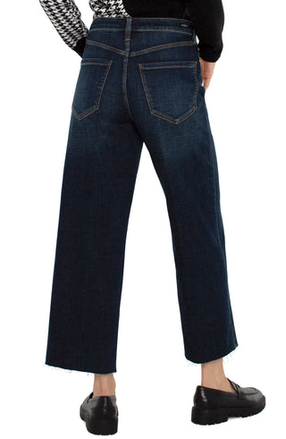 Stride Crop with Wide Raw Hem