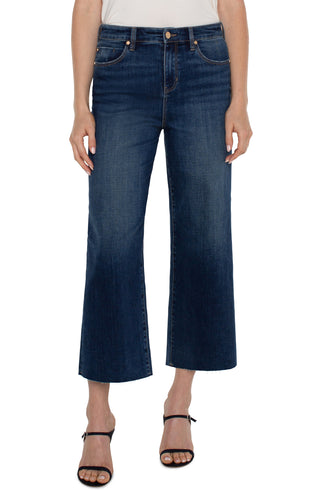 Stride Crop with Wide Raw Hem