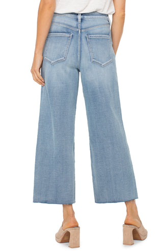 Stride Crop with Wide Raw Hem